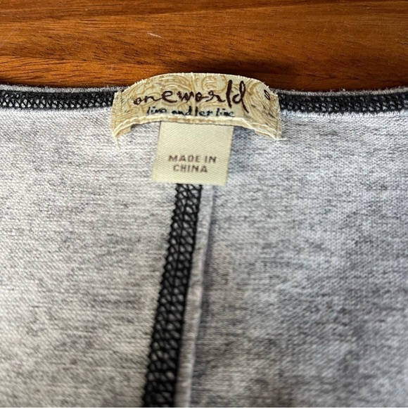 One World Grey Long Sleeve Top Blue Purple Paisley Studs Boho Casual size small - Picture 13 of 15